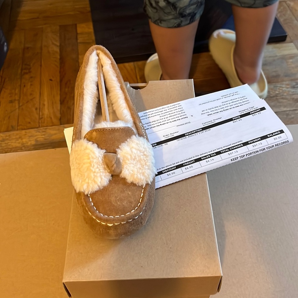 Ugg Ansley fur bow chestnut size 8